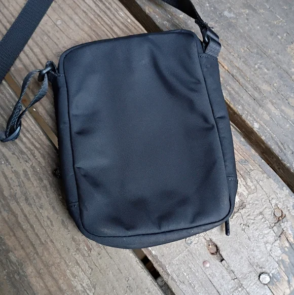 Lululemon Black Easy Access Crossbody Unisex - Picture 5 of 7